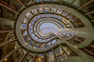 Ventanas y techos de cristal de una obra arquitectónica