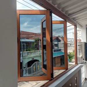 Ventanas de Cristal estilo rústico que se encuentran abiertas