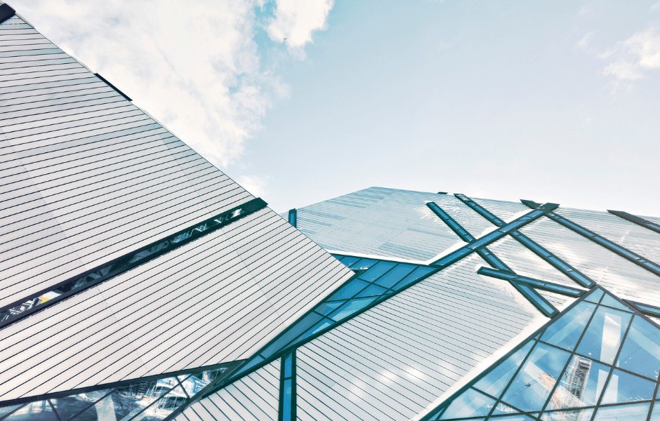 Techo de un edificio situado en Sabadell donde se puede apreciar los diferentes vitrales de cristal que hay en el techo