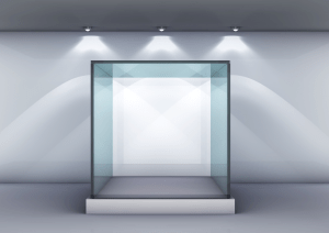 Escaparate de Cristal con luces alumbrando al cristal